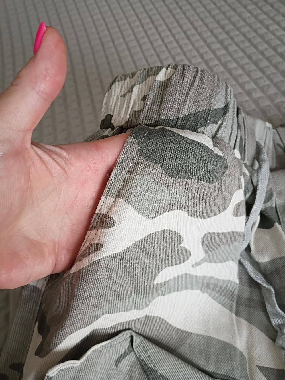 HVEPUO Gray Camo Cargo Capri Pants Large Y2K Utility NWT - Picture 4 of 6
